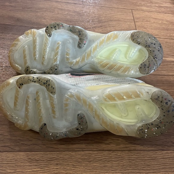 Nike Air VaporMax 2021 Flyknit Mismatched Swoosh - White mens size 11.5 - Picture 3 of 7